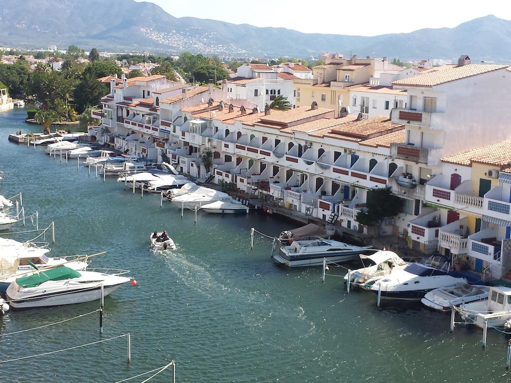 Hotel Portofino Empuriabrava Bagian luar foto