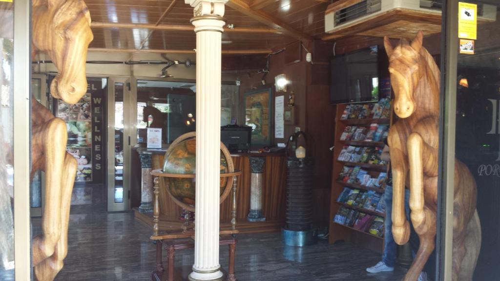 Hotel Portofino Empuriabrava Bagian luar foto