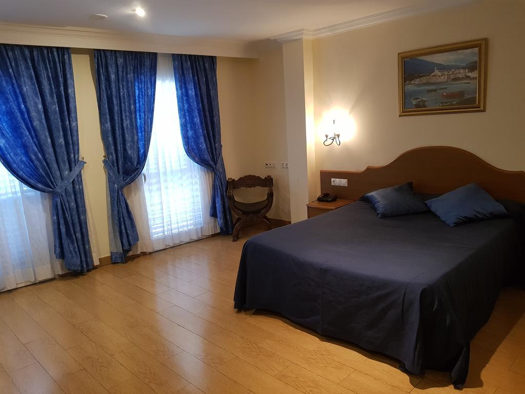 Hotel Portofino Empuriabrava Bagian luar foto